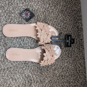 Olivia Miller Cream Floral Sandals